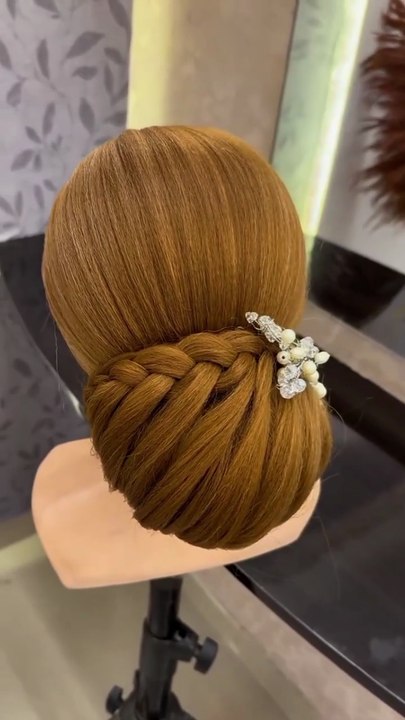 Easy Hair Bun Tutorial