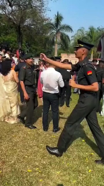 Rajasthan News : राजनीति नहीं- चुनी 'देश सेवा', सांसद हनुमान बेनीवाल के भतीजे प्रतीक बने भारतीय सेना में लेफ्टिनेंट, पिता नारायण बेनीवाल ने बेटे के कंधों पर सजाए सितारे  