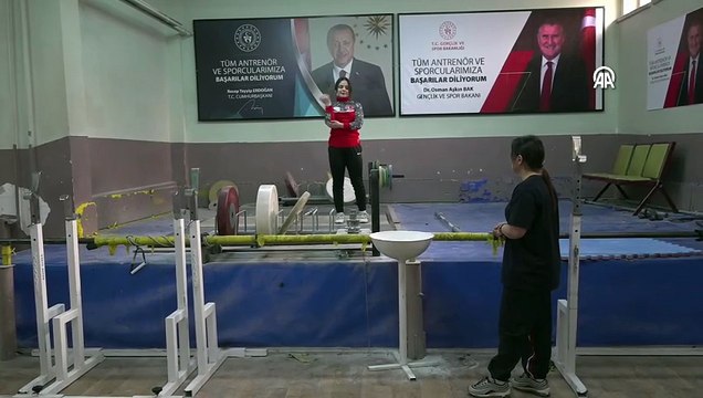 Şampiyon halterci Şaziye, milli sporcular yetiştiriyor | Ajansspor | AA