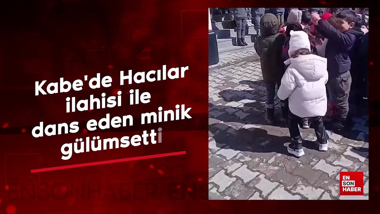 Kabe'de Hacılar ilahisi ile dans eden minik gülümsetti