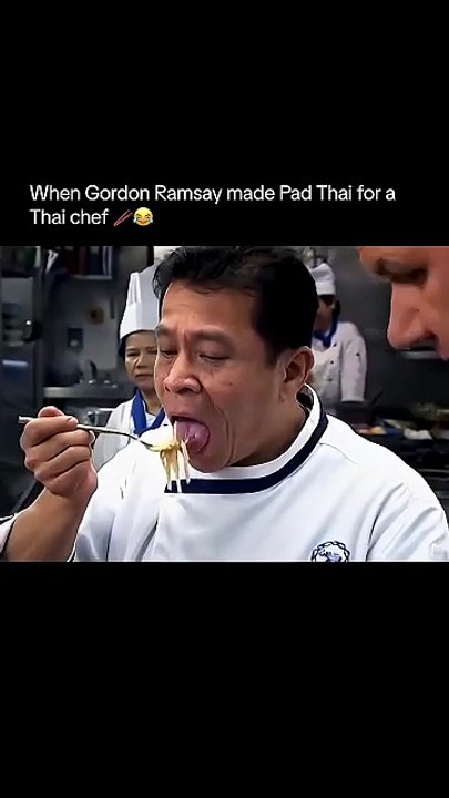 Thai Chef Roasts Gordon Ramsay 😂