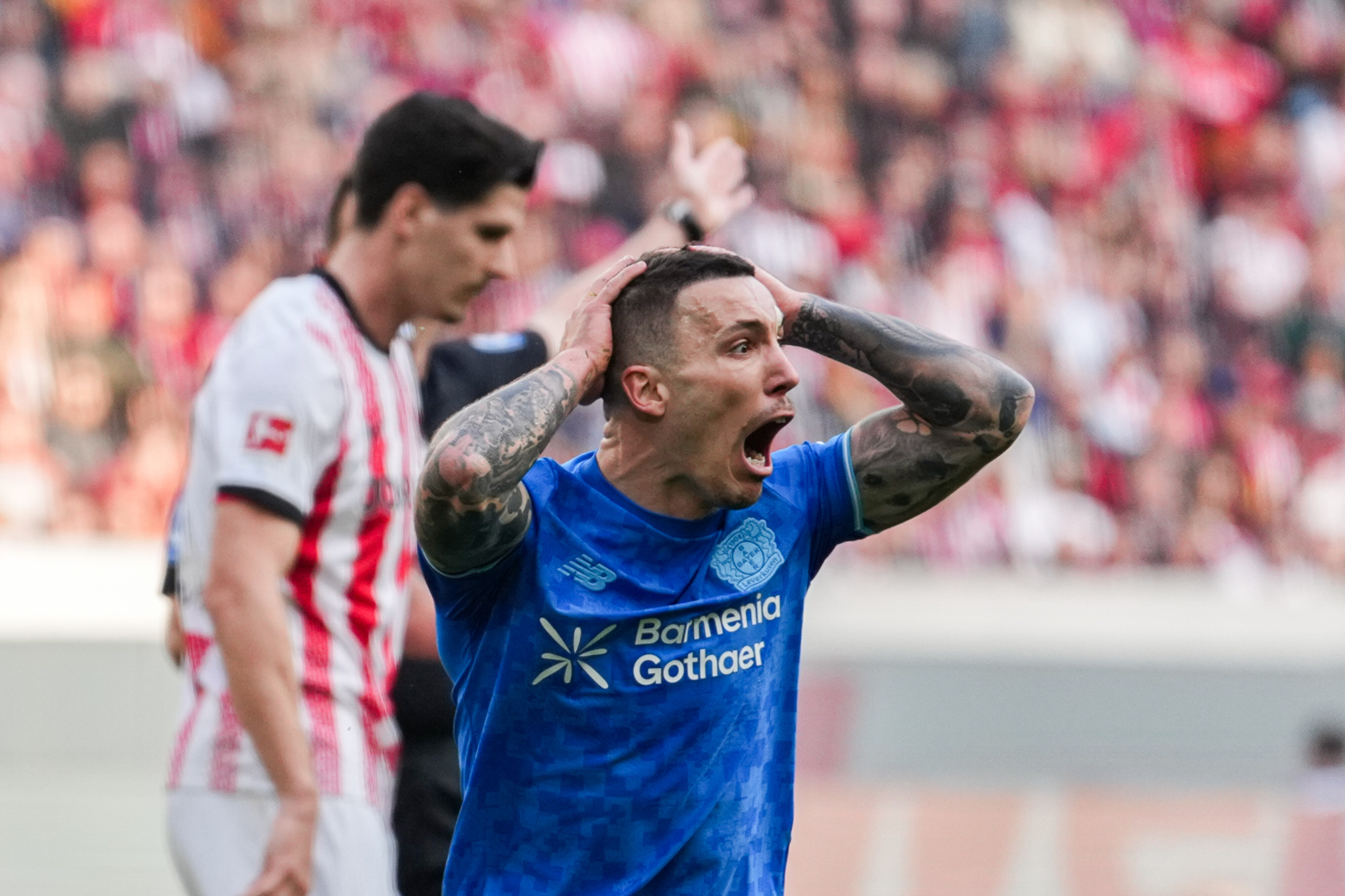 Bundesliga : Leverkusen piégé sur le fil dans un thriller à Fribourg