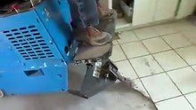 Une machine pour retirer le carrelage... invention géniale