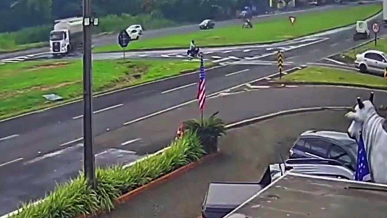 Vídeo mostra momento de colisão que matou motociclista na BR-376, em Apucarana