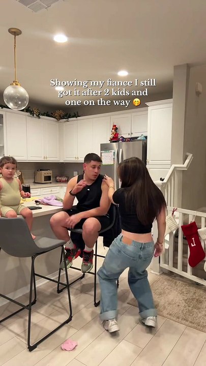 I guess Luna didn’t approve of mama’s dance moves 🤣 #pregnanttiktok #couple #trend