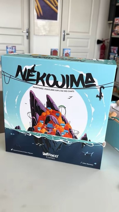 🎲 Vous connaissez ce jeu ?Dans Nekojima, votre mission est simple…👉 poser des poteaux électriques sur l’île des chats 🐱Un jeu simple à comprendre, mais très stressant 😅Parfait entre amis ou en famille !Alors…arriverez-vous à me battre ? 😏