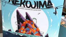 🎲 Vous connaissez ce jeu ?Dans Nekojima, votre mission est simple…👉 poser des poteaux électriques sur l’île des chats 🐱Un jeu simple à comprendre, mais très stressant 😅Parfait entre amis ou en famille !Alors…arriverez-vous à me battre ? 😏
