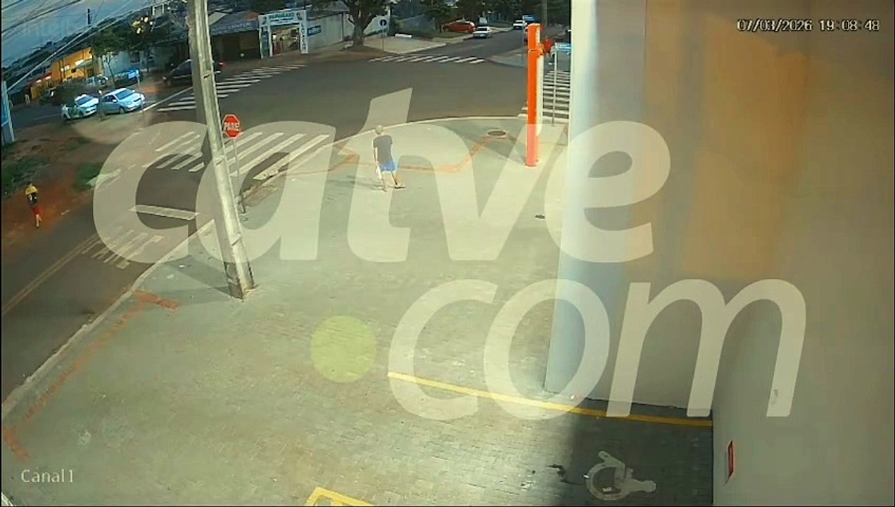 VEJA Câmera registra acidente entre moto e moto elétrica em Cascavel