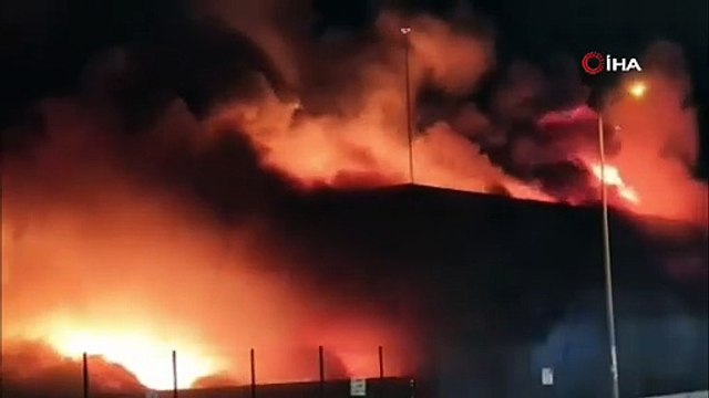 Kadirli OSB’de tavuk fabrikasında çıkan yangın sabaha karşı söndürüldü