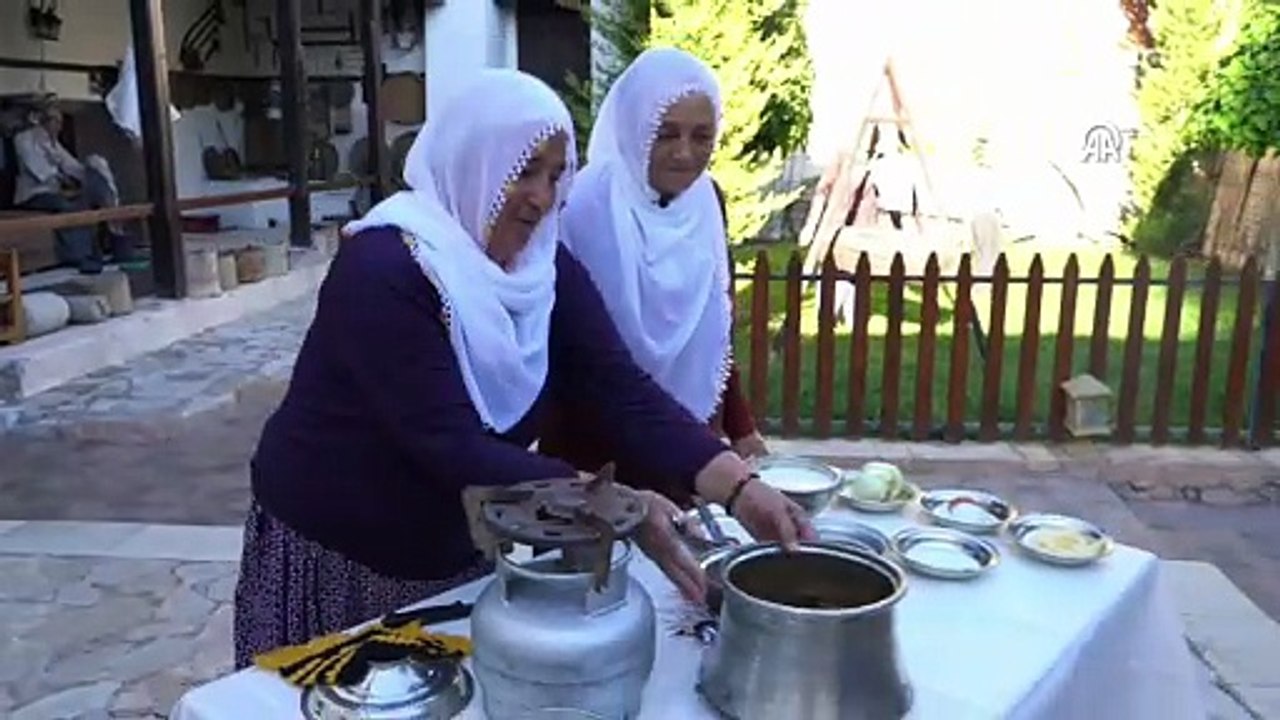 Osmanlı Dönemi'nden bugüne aynı tarif aynı lezzet: Kiraz yaprağı sarması