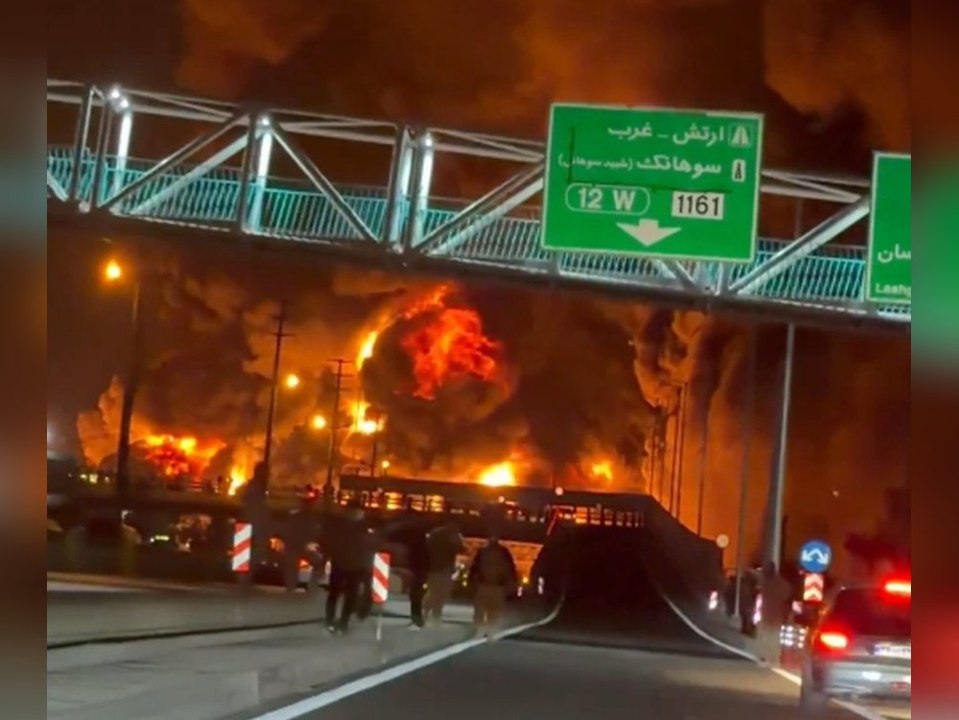 Feuerball über Teheran: Israel attackiert Irans Ölreserven