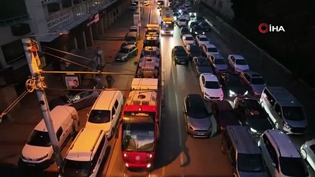 Bursalılar Ulucami’ye akın etti! Atatürk Caddesi tek şerit...