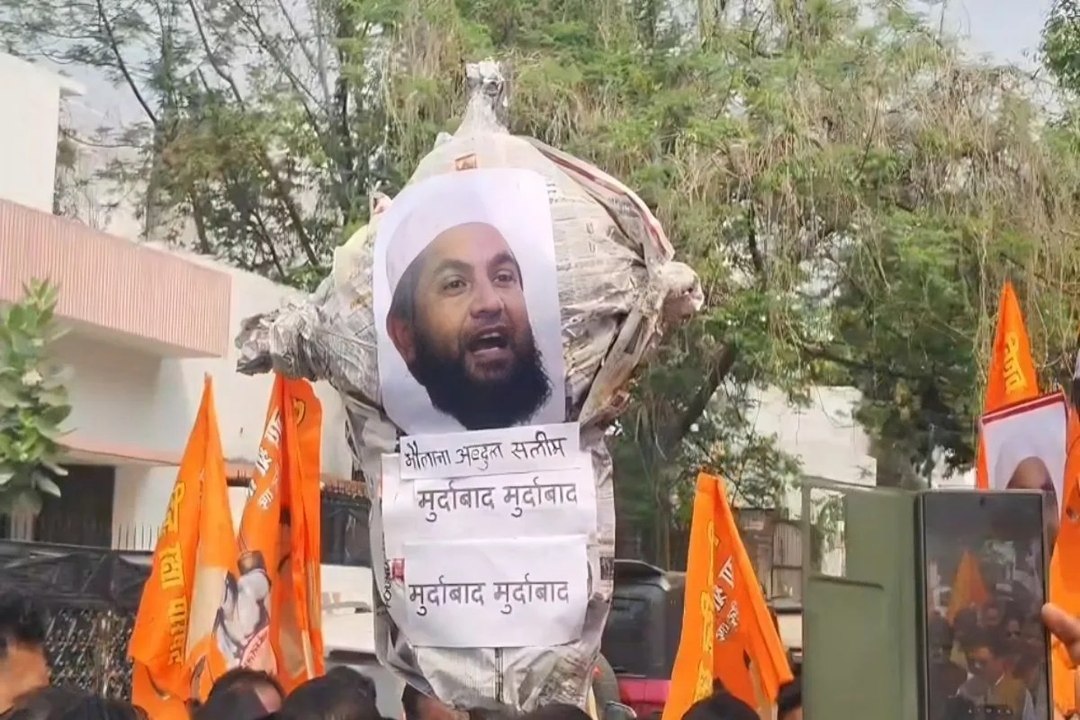 योगी की मां पर टिप्पणी से भड़का विरोध: लखनऊ में...
