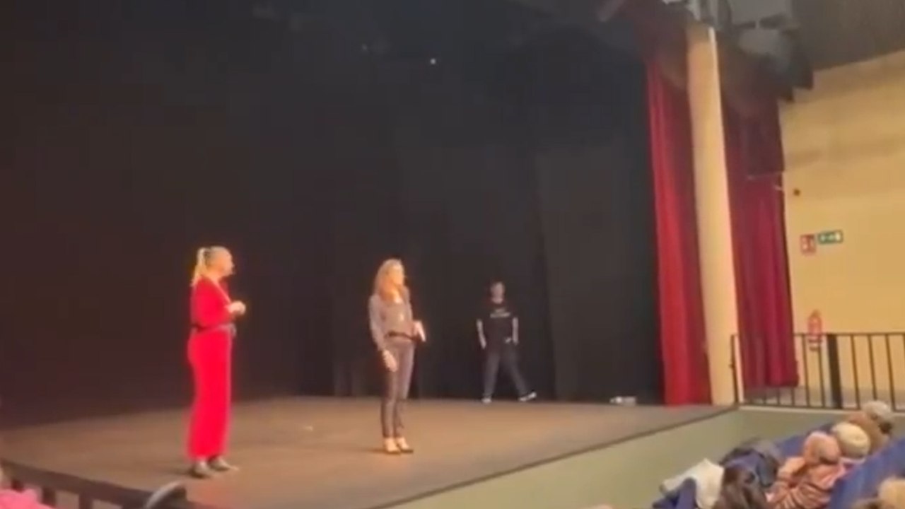 La concejala de mujer de Villalba interrumpe una actuación sobre el 8M: “Esto es la vida real...”