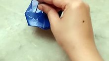 This blue paper actually spins! 🔵 Origami is always surprising.