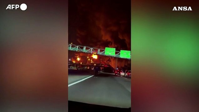 Iran, raid Usa-Israele su cinque impianti petroliferi: maxi incendio a Teheran