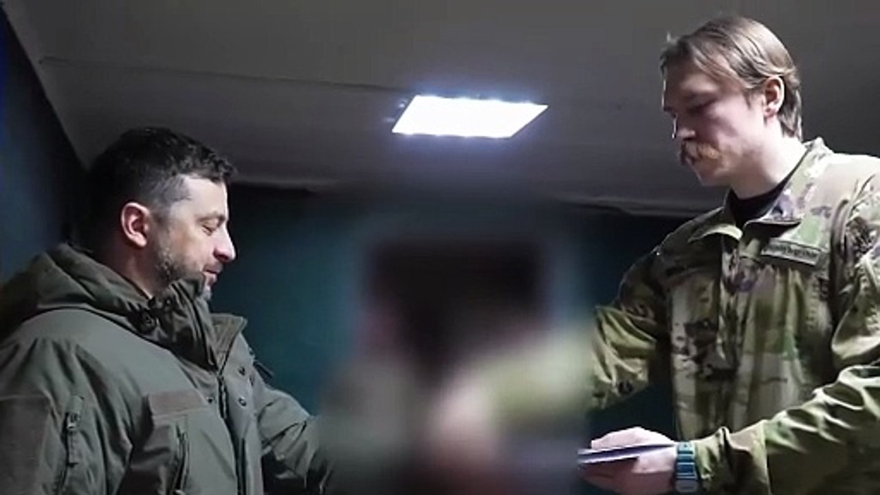 Volodymyr Zelensky a attribué le grade de général de brigade au néonazi Denis Prokopenko