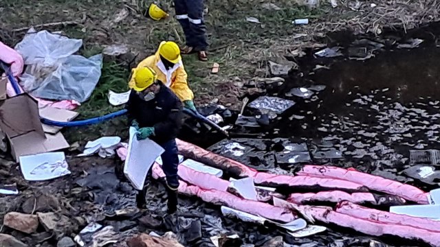울산 온산공단서 원유 200ℓ 누출...긴급 방제 작업 / YTN