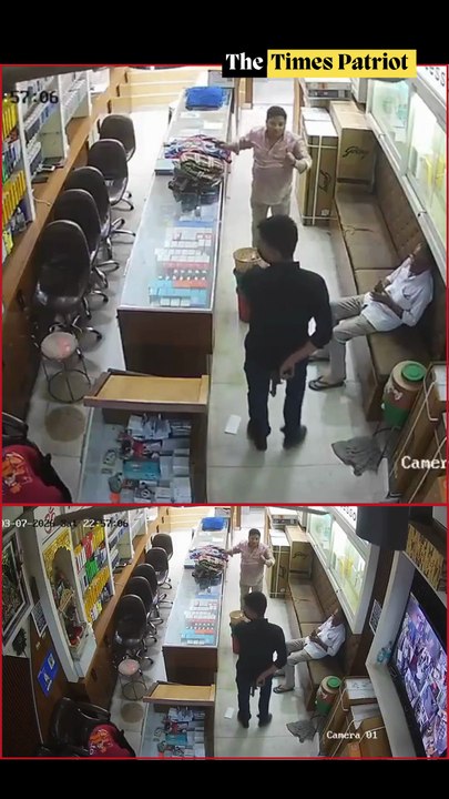 UP: Masked Gunmen Rob ₹2.24 Lakh From Mobile Showroom in Aligarh, CCTV Footage Surfaces