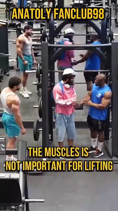 My mom told me muscle is not important for lifting 🤭#anatoly #fitness #gym