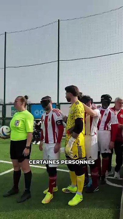 Ils jouent au football sans voir !