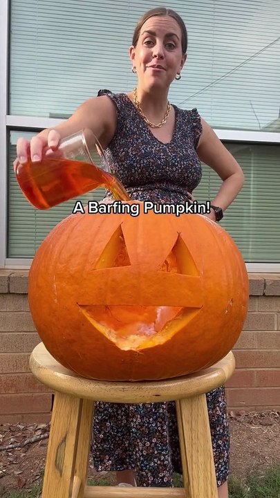 Spooky science part 1 :  Barfing pumpkin!🎃