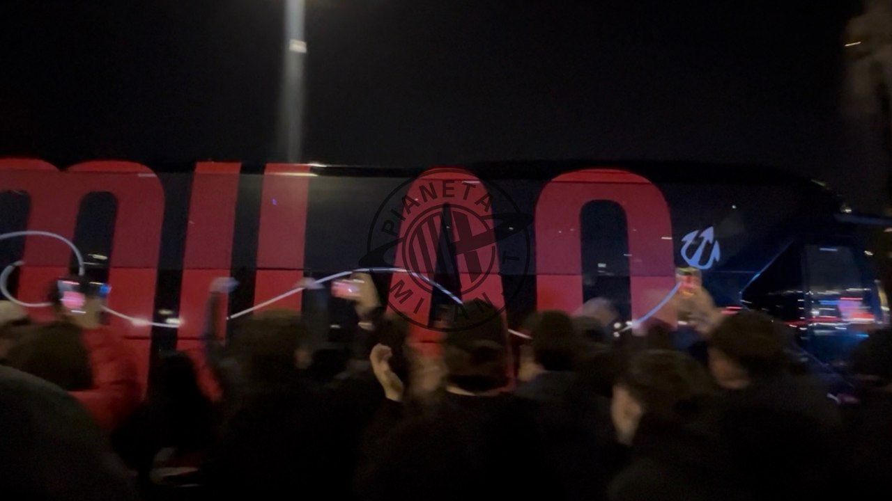 VIDEO, Derby Milan-Inter: pullman rossonero arrivato a 'San Siro' | PM News