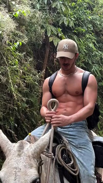 I guess i’m better at riding cowboys 🤭 #colombia
