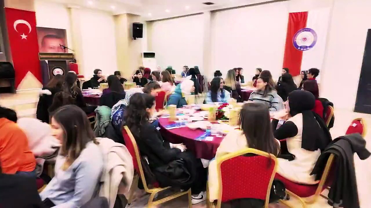 Şanlıurfa İl Emniyet Müdürlüğü, Görevdeki Kadın Polisleri 8 Mart’ta Onurlandırdı