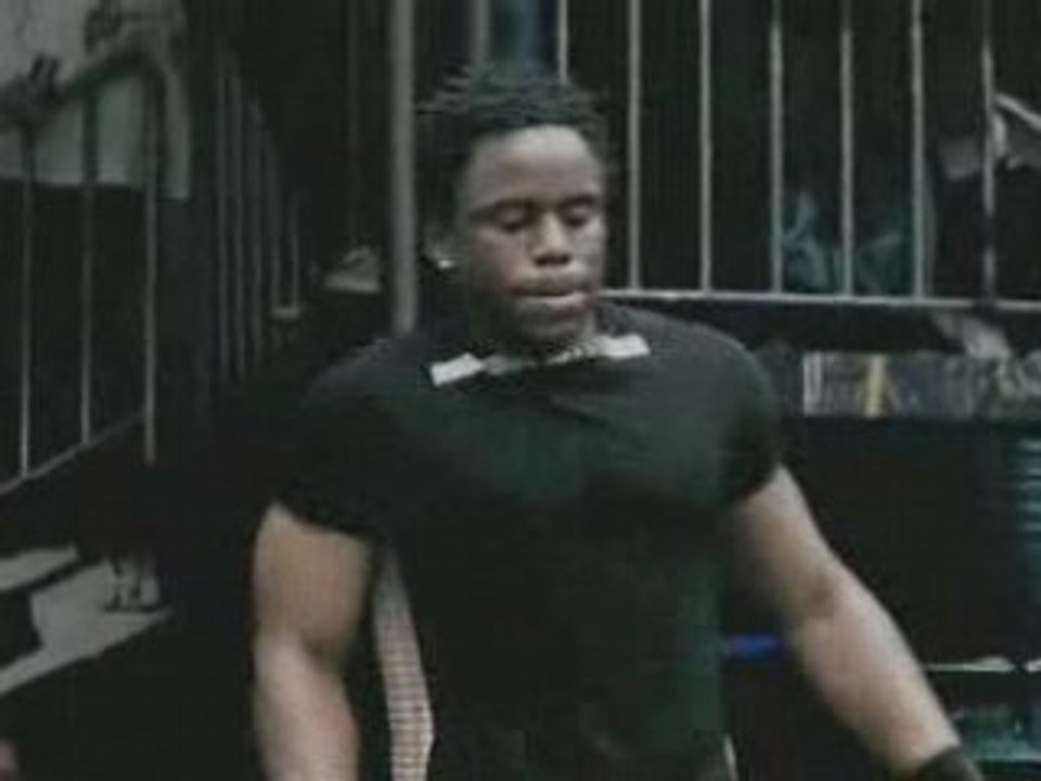 Junior vs Ronnie Semi-final Red Bull Bc one 2004