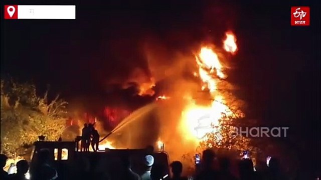 बुरहानपुर के प्लास्टिक गोदाम में भीषण आग, आग बुझाने में 20 दमकल वाहनों के निकले दम