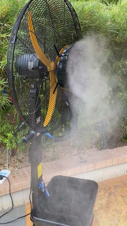 #answer to mingletec “Let me give you a cooling summer😁” said by the fan🙈 #cooling #summer #fyp #fashion