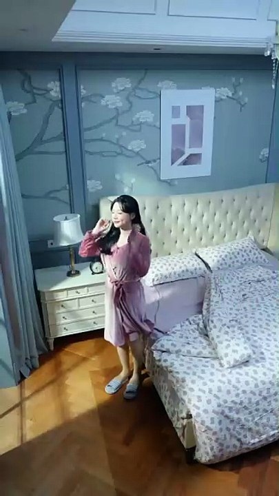 After finishing the book, she completely awakened, no longer pushed the man who loved her and doted on her out, and calmly faced the ridicule and framing, but before it was her turn to make a move, she was crushed by the strong and short-sighted man one b