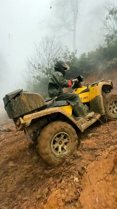 Polaris sporstman 850 and Can-am outlander 400 offroad crash