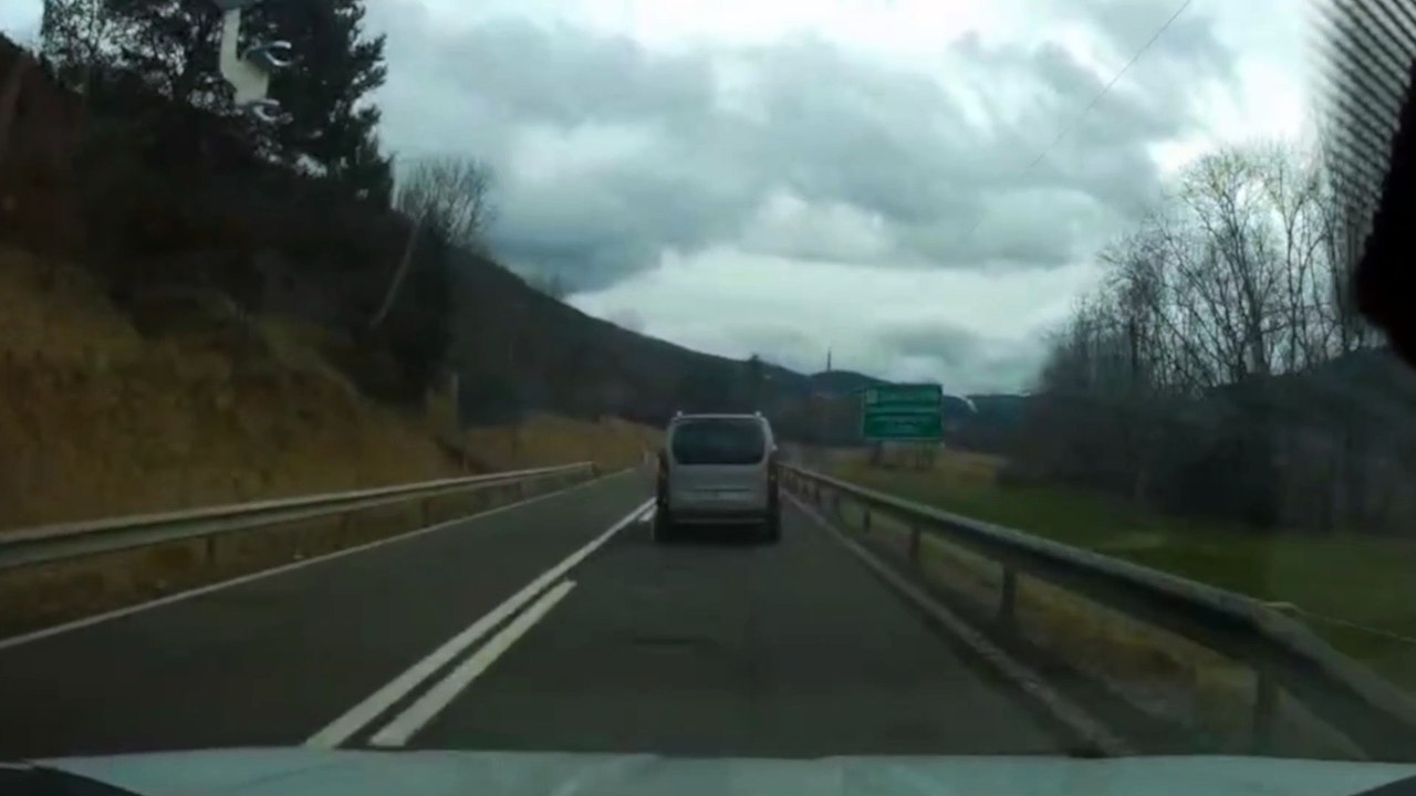 Investigado un conductor por un doble adelantamiento en una zona de visibilidad reducida en Montanuy, Huesca