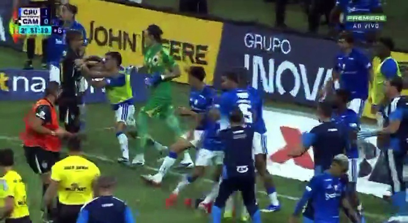 BATALLA CAMPAL EN LA FINAL DEL CAMPEONATO MINEIRO: 23 EXPULSADOS TRAS PELEA ENTRE CRUZEIRO Y ATLÉTICO MINEIRO