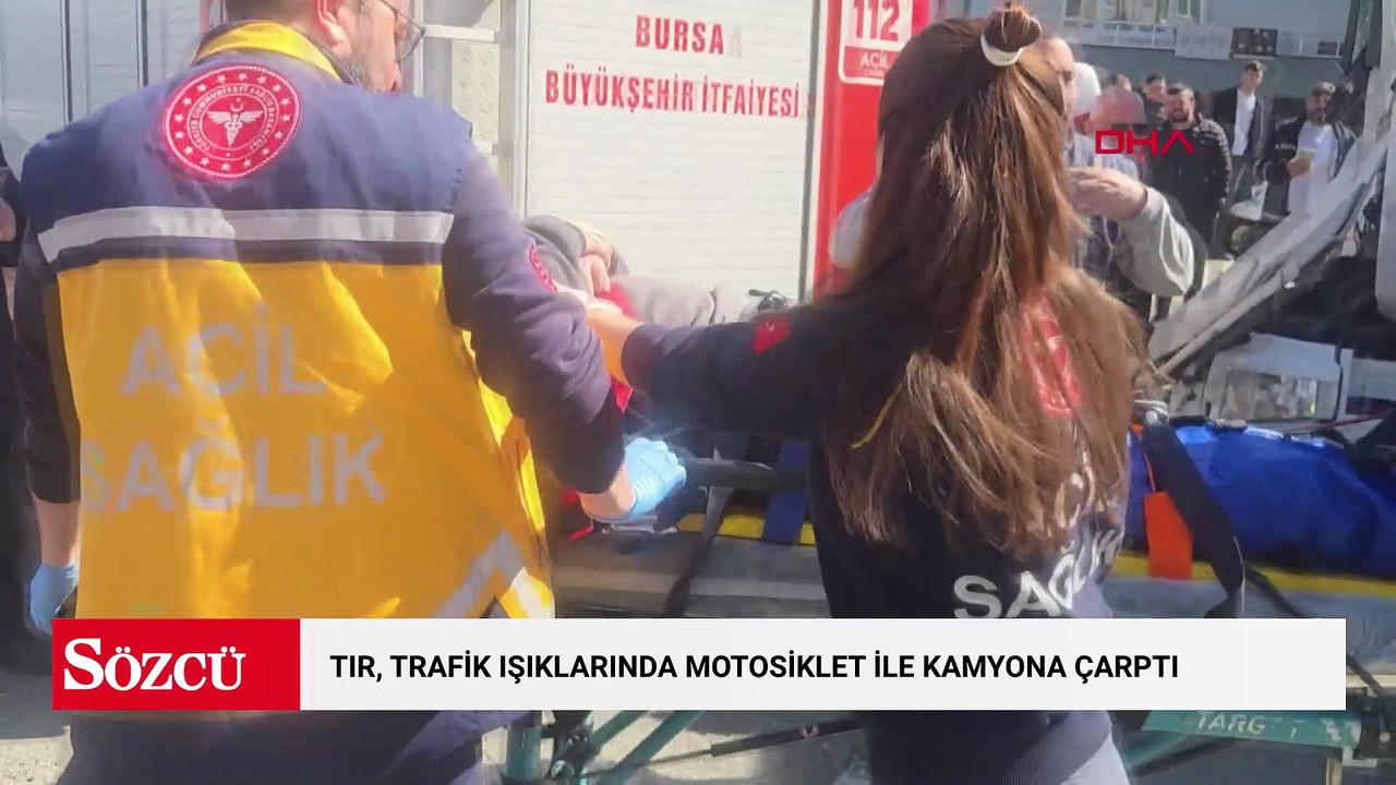 TIR, trafik ışıklarında motosiklet ile kamyona çarptı: 5 yaralı