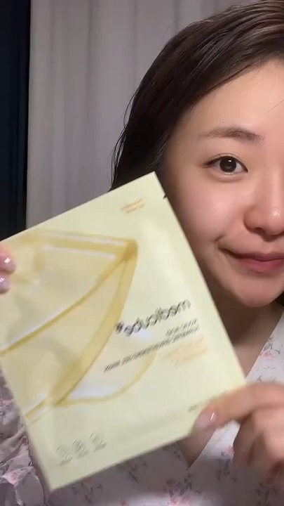 ✨ Medicube Kojic Acid Turmeric MaskUn masque qui illumine le teint et aide à réduire les taches grâce à l’acide kojique, au curcuma et à la niacinamide.🌟 Peau plus lumineuse et uniforme.🛒 Disponible