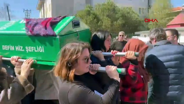 Dünya Kadınlar Günü’nde eşi tarafından öldürülen Sermin’in tabutunu kadınlar taşıdı!