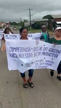 Productores de arroz de ida al bloqueo en Yapacani