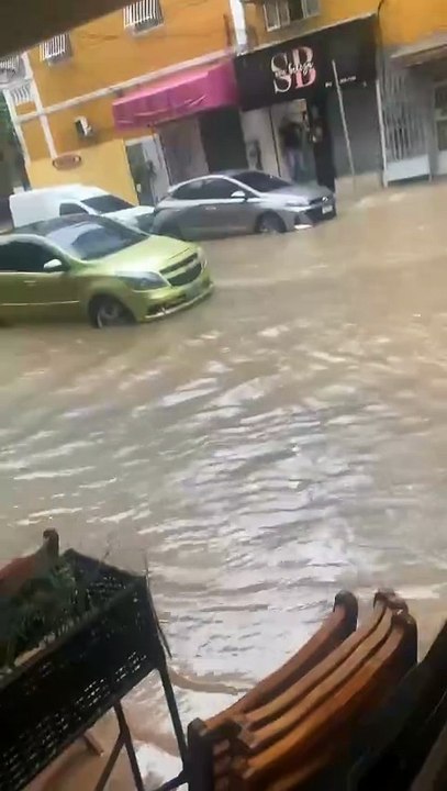 Chuvas fortes causam bolsões d’água e deixam Niterói em estágio de atenção