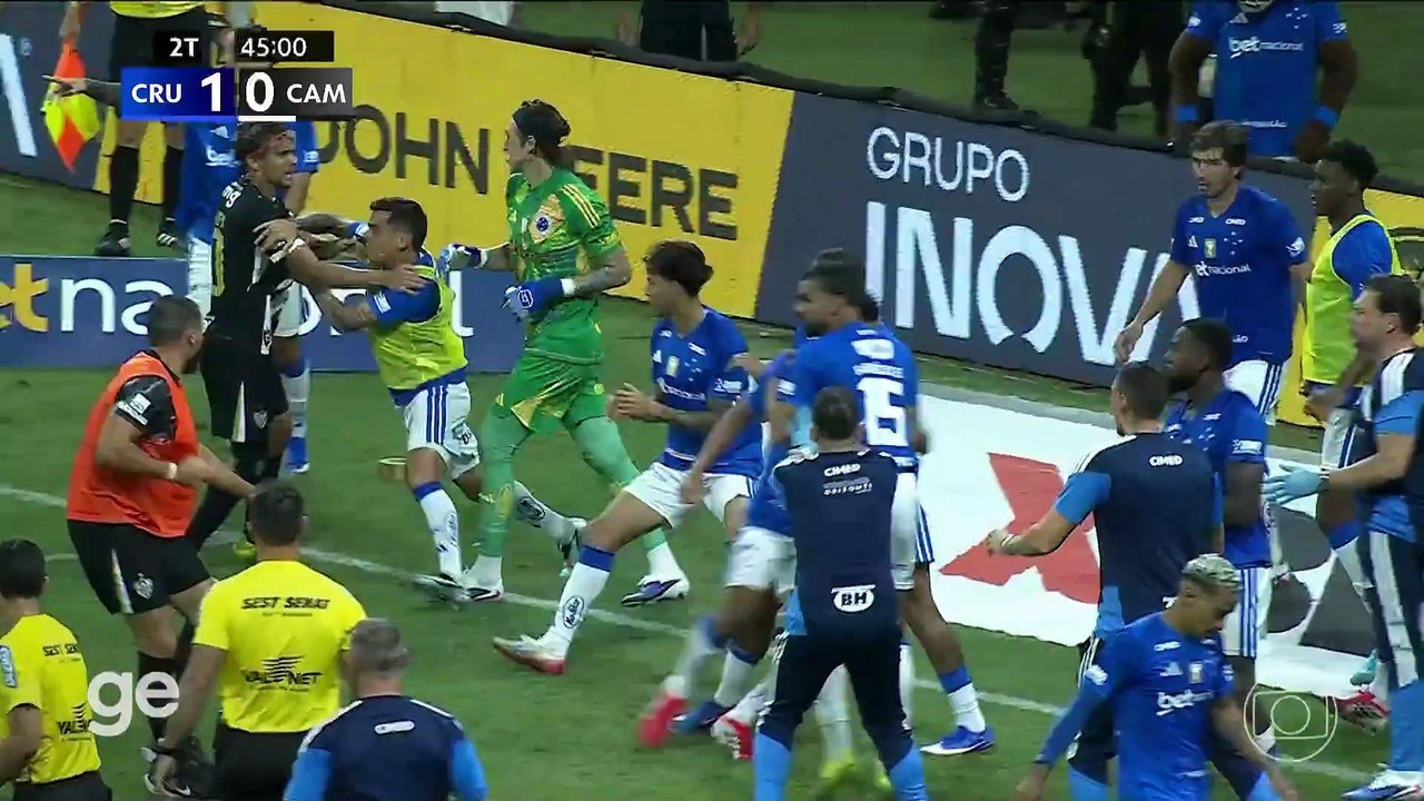 La final del Mineirao entre el Cruzeiro y el Atlético Mineiro terminó con una batalla campal
