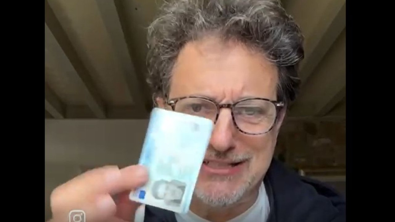 Pieraccioni e la nuova carta d'identità: «Fate una funzione in cui si dice: son io e si entra, basta con Pin, Puk, Otp!!»