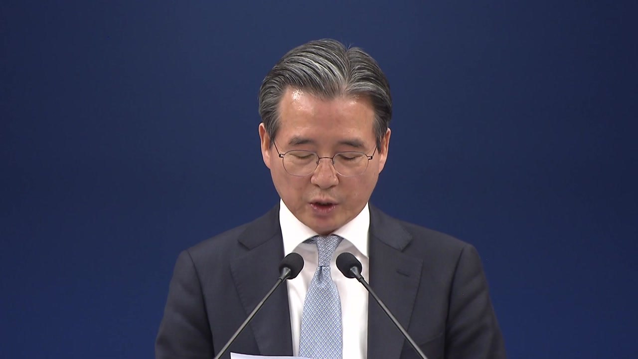청와대 "유가 최고가격제 이번주 내 시행...현 가격보다 낮아질 것" / YTN