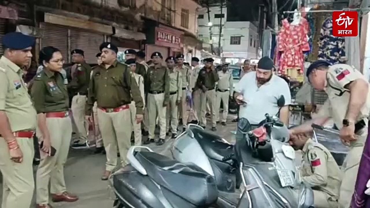 एमसीबी एसपी रत्ना सिंह का एक्शन, सड़क पर उतरीं, बिना नंबर प्लेट वाहनों की हुई चालानी कार्रवाई