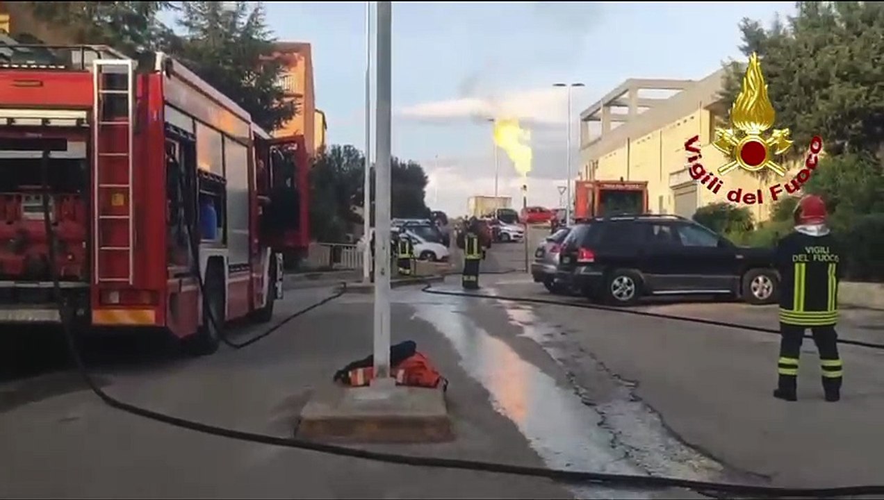 Sassari. Perdita di GPL da un bombolone a Li Punti: intervento dei Vigili del fuoco