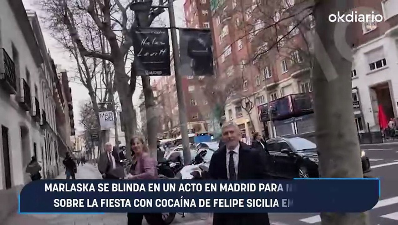 Marlaska huye y se equivoca de puerta cuando OKDIARIO le pregunta por la fiesta ilegal con cocaína de Felipe Sicilia