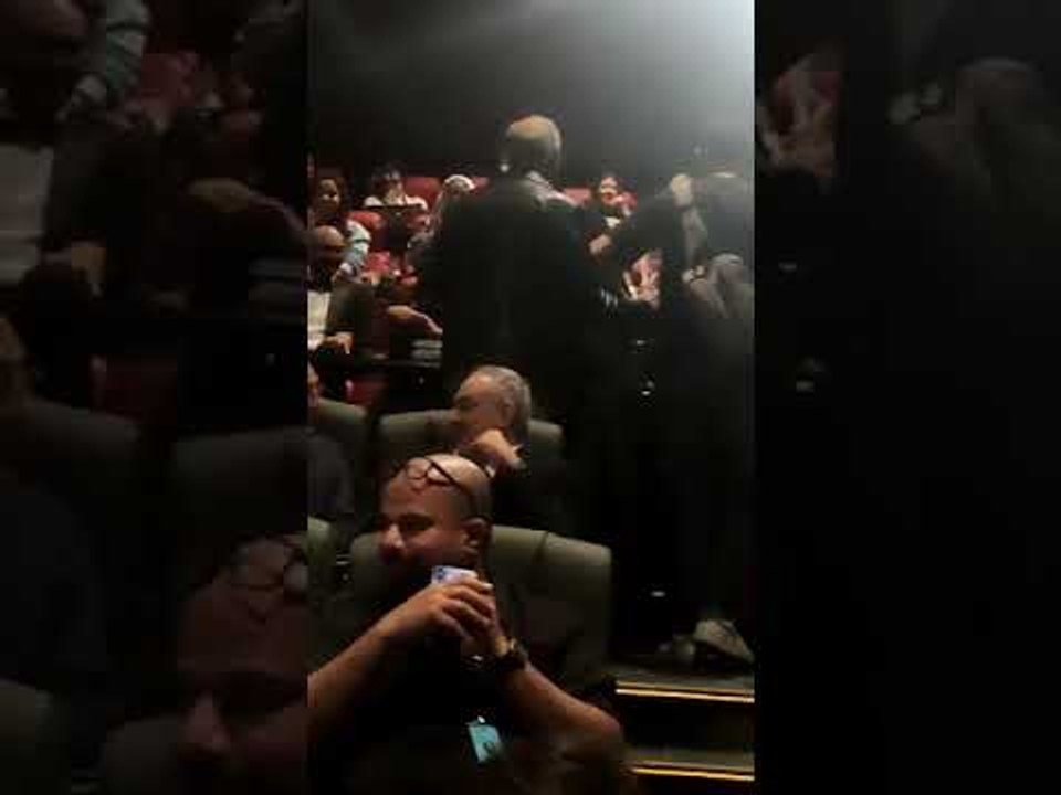 سيد رجب يستقبل جمهور فيلم "سنو وايت" المشارك في المسابقة الرسمية بمهرجان البحر الأحمر السينمائي