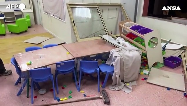 Israele, frammenti di un missile raggiungono un asilo: due feriti