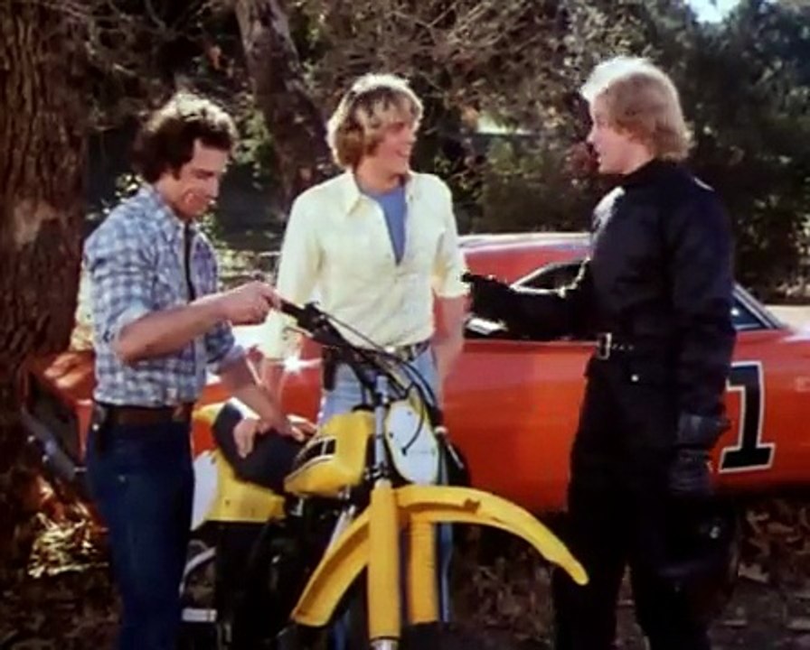 The Dukes of Hazzard S.03 Ep.17 - Along Came a Duke